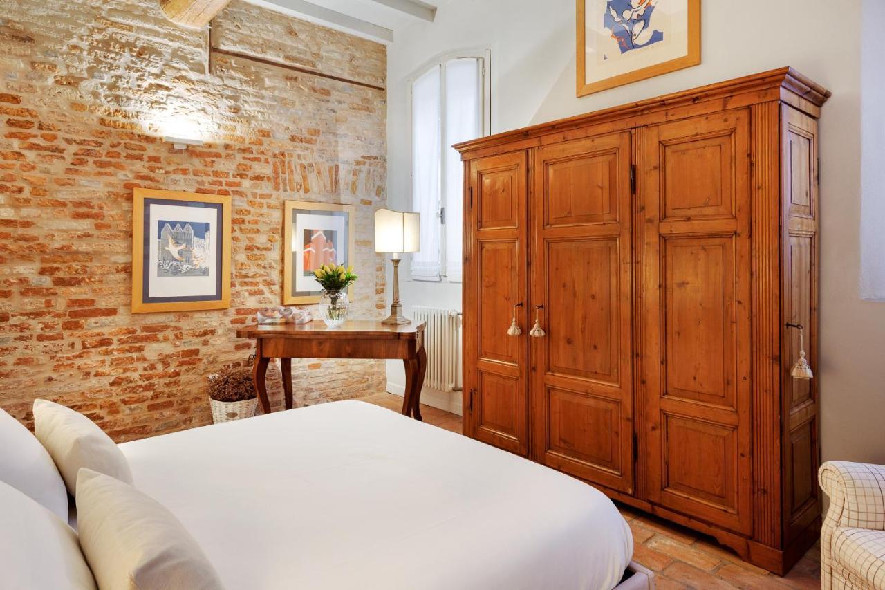 La Dimora Medievale Del Duca Ferrara Luaran gambar